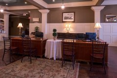 Niagara-Crossing-Front-Desk
