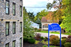 Niagara-Crossing-Signage-Exterior