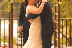 Bridge-and-groom-kissing-at-the-altar