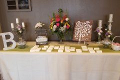 Name-cards-on-table-with-wedding-decor