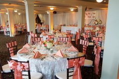 Wedding-reception-table-with-salom-color-bows-on-chairs