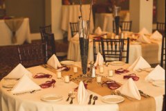 Wedding-table-place-setting-with-red-accents