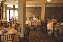 Wedding-tables-with-red-accents-and-place-settings