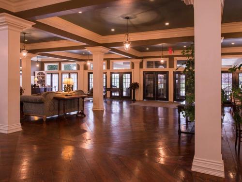 Lobby of Niagara Crossing Hotel & Spa Lobby of Niagara Crossing Hotel & Spa