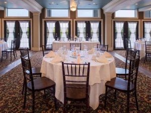 banquet table and chairs for a wedding at Niagara Crossing Hotel & Spa
